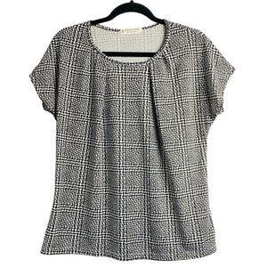 Jon & Anna Contemporary Women’s Sz Large Black & White Geo Patterned Pleated Top